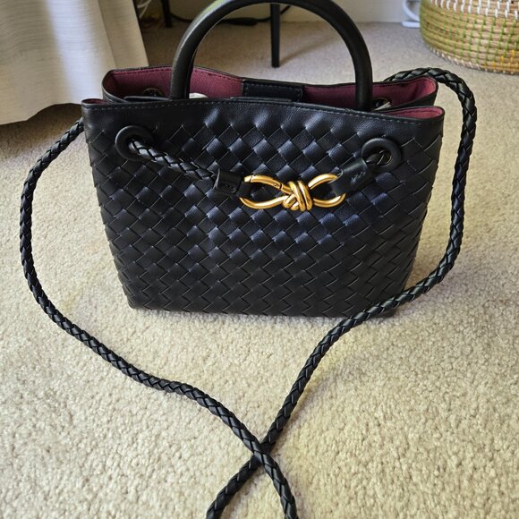 Black top handle woven vegan leather tote bag - Picture 4 of 9